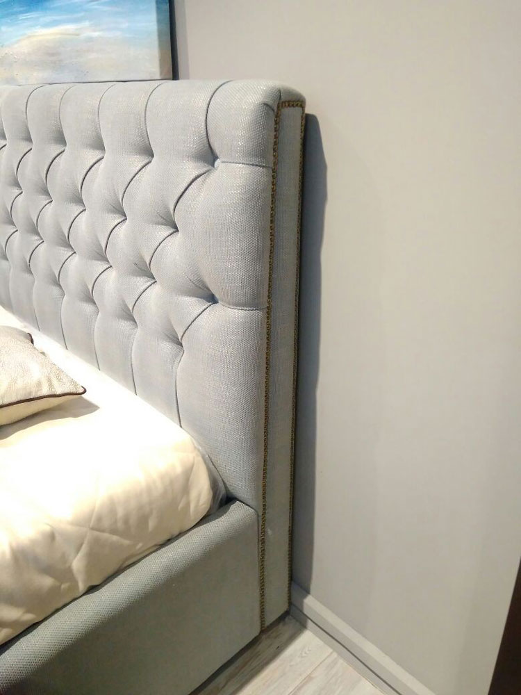 Кровать с подъемным механизмом (отделка ножки шпон вишни С, ткань серо-голубая рогожка) Mestre фабрики Fratelli Barri