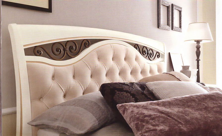 Итальянская кровать мягкое изголовье с ковкой без изножья 180*200 Palazzo Ducale Laccato фабрики Prama